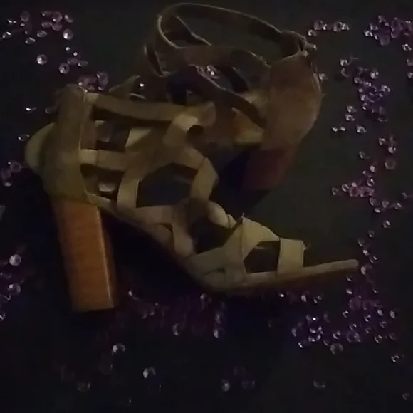 Strapped Hells - Picture 3 of 10